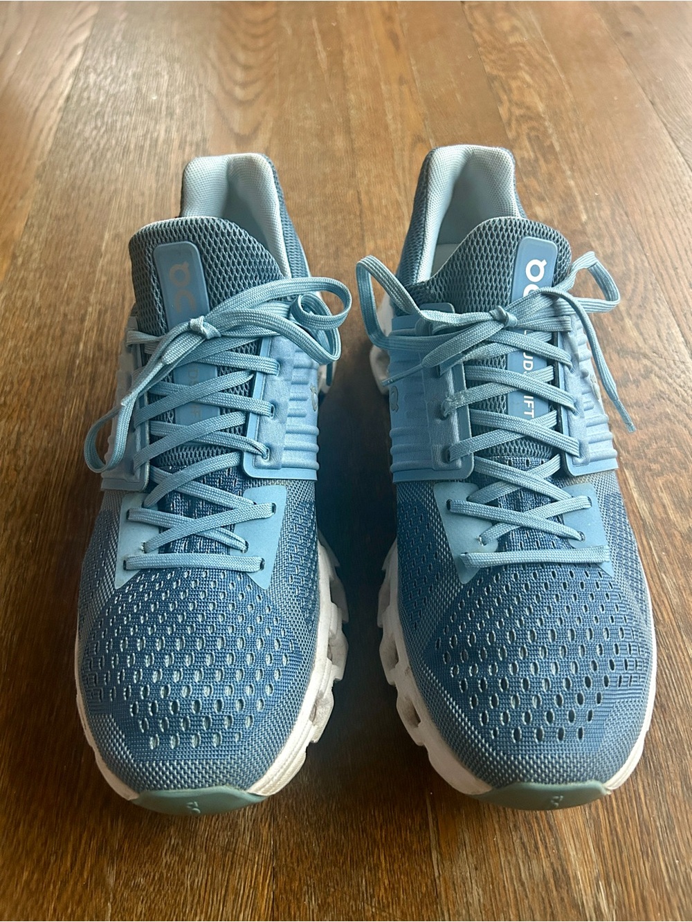 ON CLOUD RUNNING WOMEN'S CLOUDSWIFT LAKE/SKY SNEAKERS SIZE 10